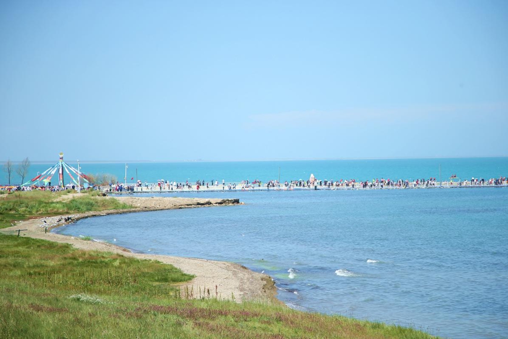 水碧天藍(lán)，青海湖秋光正好